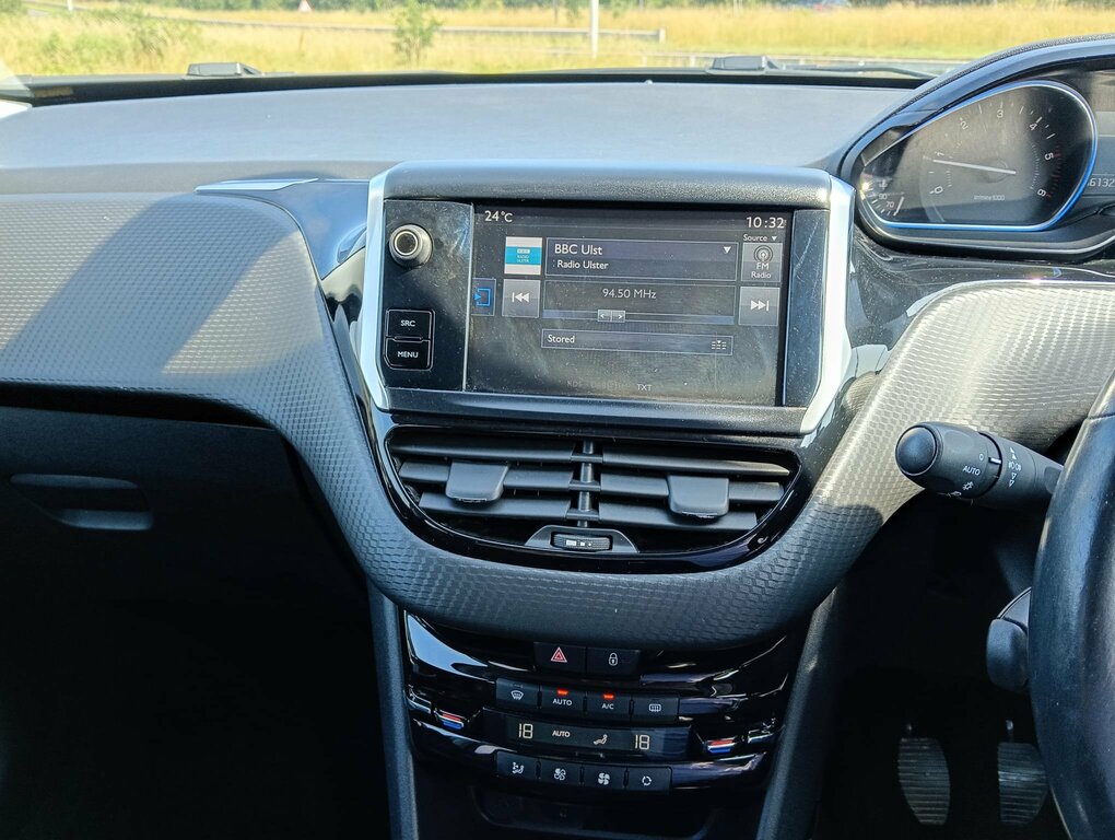 Peugeot 2008 1.2 Puretech Active Black #10