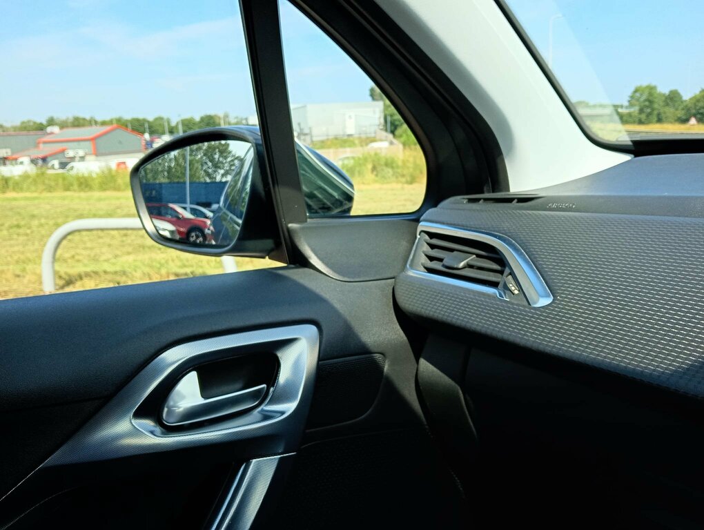 Peugeot 2008 1.2 Puretech Active Black #19