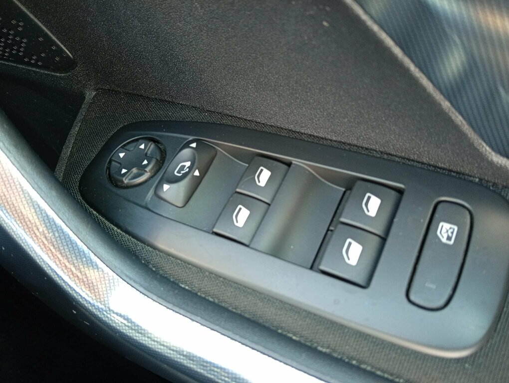 Peugeot 2008 1.2 Puretech Active Black #20
