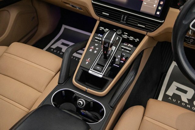 Porsche Cayenne 3.0 V6 E-hybrid 17.9Kwh Platinum Edition Tiptronic Black #5