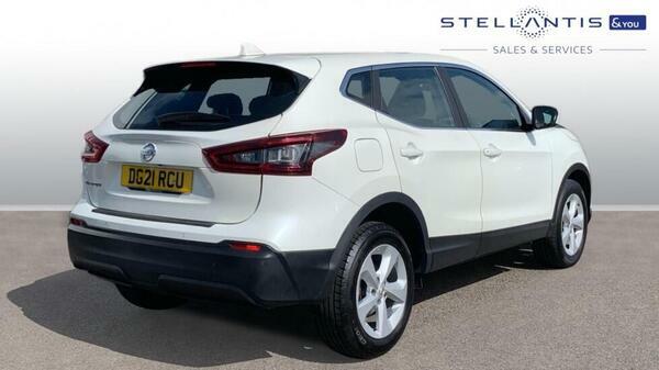 Nissan Qashqai 1.3 Dig-t Acenta Premium Suv Dct E DG21RCU White #3