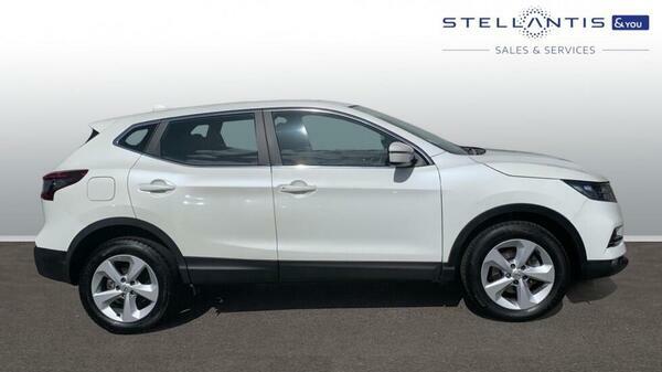 Nissan Qashqai 1.3 Dig-t Acenta Premium Suv Dct E DG21RCU White #2