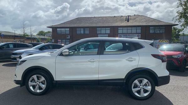 Nissan Qashqai 1.3 Dig-t Acenta Premium Suv Dct E DG21RCU White #6