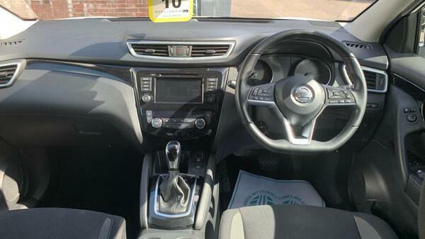 Nissan Qashqai 1.3 Dig-t Acenta Premium Suv Dct E DG21RCU White #4