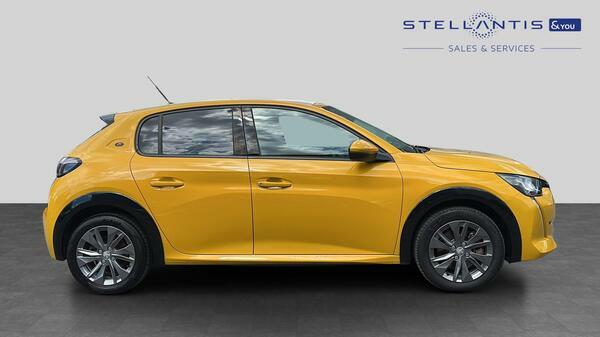 Peugeot e-208 50Kwh Allure Premium Hatchback #2