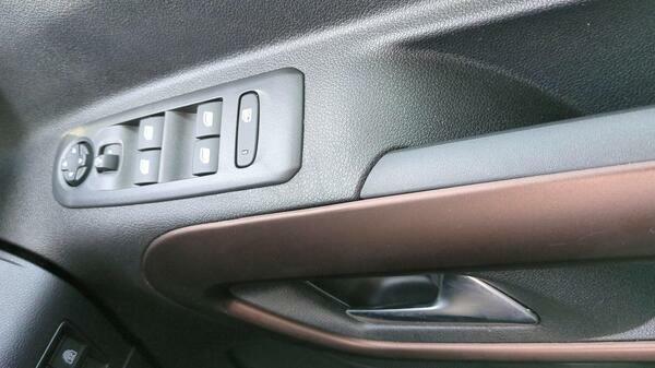 Peugeot e-Rifter 50Kwh Gt Standard Mpv 7.4Kw Charger Grey #32