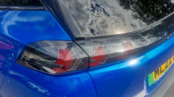 Peugeot e-2008 50Kwh Gt Premium Suv 136 Ps ML22EJJ  #4