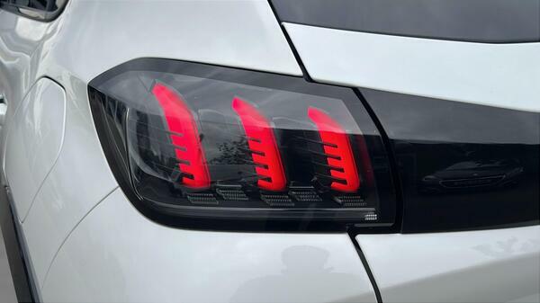 Peugeot 208 1.2 Puretech Gt Premium Hatchback Manua #4