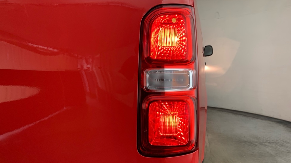 Vauxhall Vivaro 100Kw Ultimate XL 75Kwh 7 Seat #41