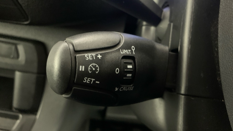 Vauxhall Vivaro 100Kw Ultimate XL 75Kwh 7 Seat #49