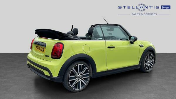 Mini Convertible 1.5 Cooper Exclusive Convertible Steptr #2