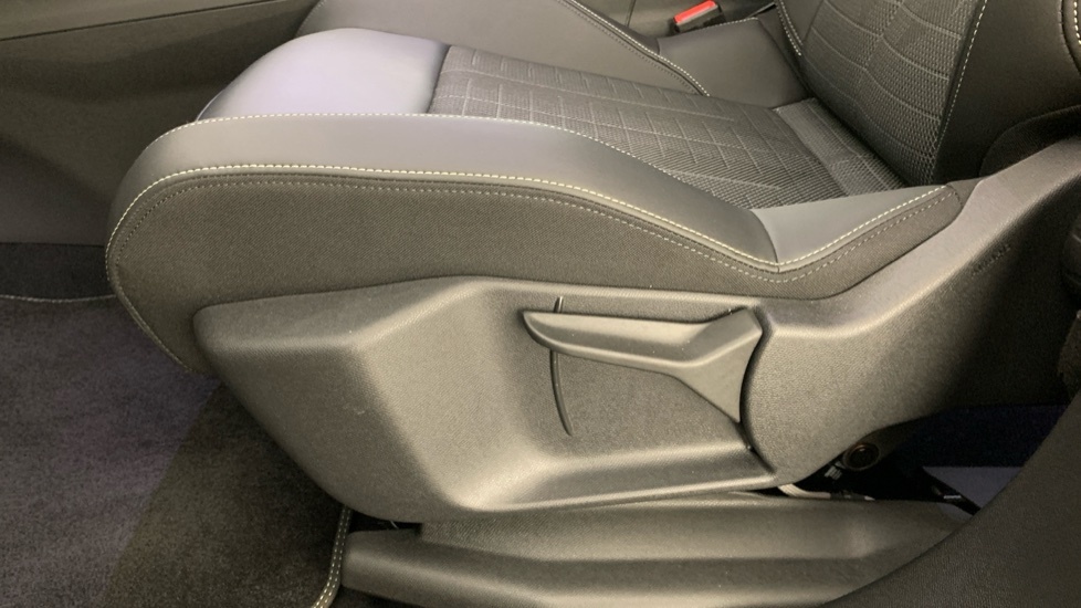 Peugeot 5008 1.2 Hybrid 145 Allure E-dsc6 Grey #43