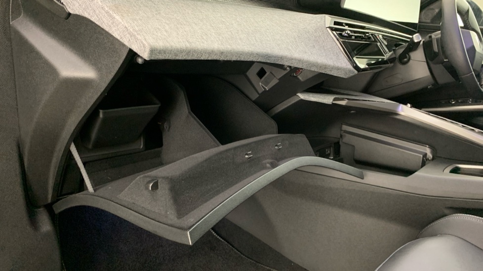 Peugeot 5008 1.2 Hybrid 145 Allure E-dsc6 Grey #41