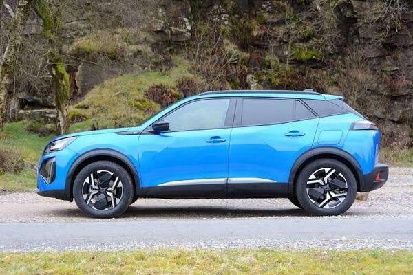 Peugeot e-2008 50Kwh Allure Premium  #2