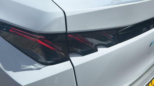 Peugeot 3008 73Kwh Gt Suv 210 Ps  #5