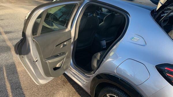 Peugeot e-208 51Kwh Gt 7.4Kw Charger Yellow #55