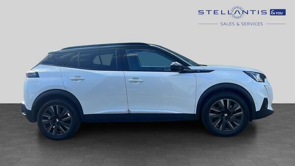 Peugeot e-2008 50Kwh Gt Premium Suv 7Kw Charge #2