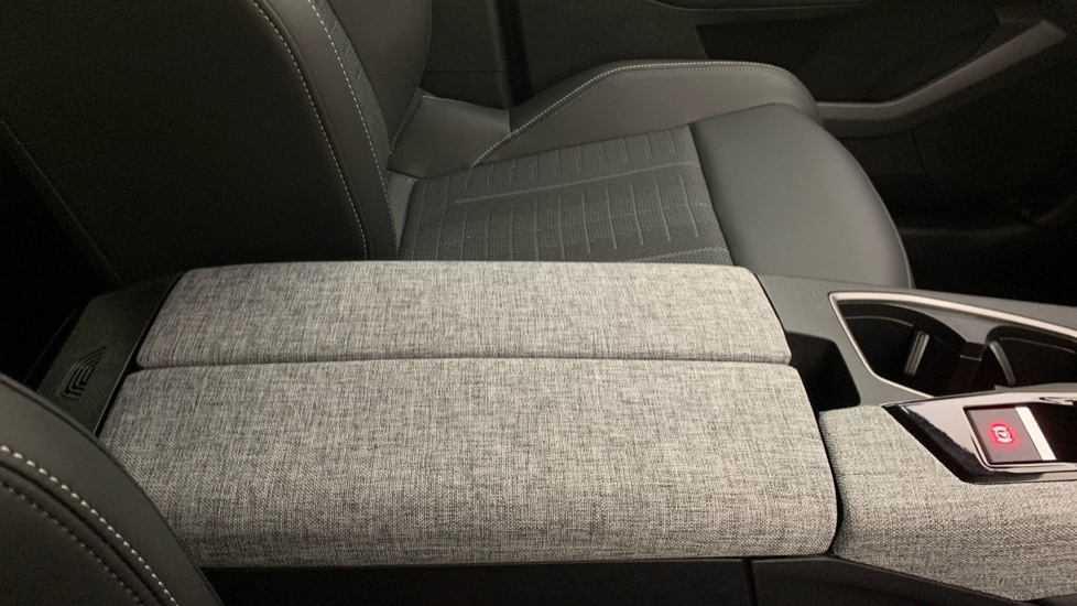 Peugeot 5008 1.2 Hybrid 136 Gt E-dsc6 Grey #57