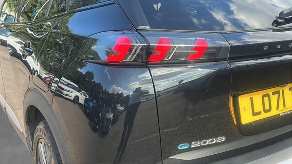 Peugeot e-2008 50Kwh Gt Premium Suv 136 Ps #5