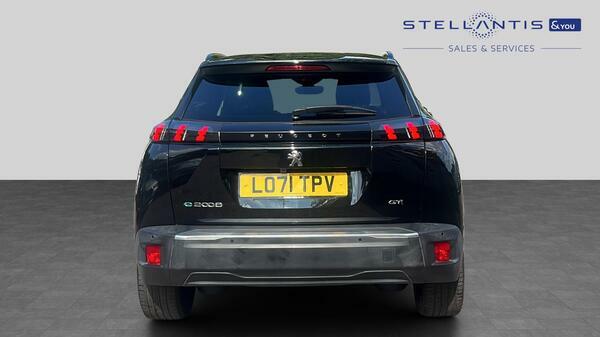 Peugeot e-2008 50Kwh Gt Premium Suv 136 Ps #4