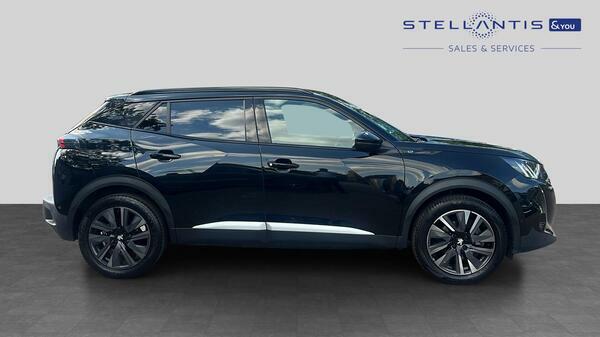 Peugeot e-2008 50Kwh Gt Premium Suv 136 Ps #2
