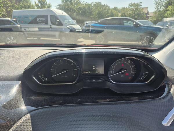 Peugeot 2008 1.5 Bluehdi Allure Euro 6 Ss Red #4