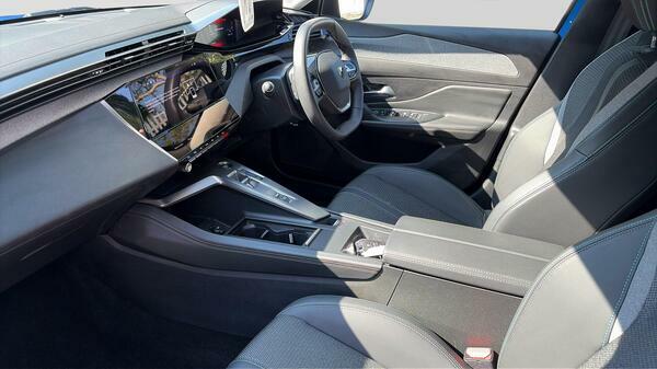 Peugeot 308 115Kw Allure 54Kwh 2024 Grey #31
