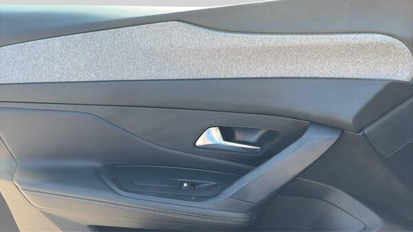 Peugeot 308 115Kw Allure 54Kwh 2024 Grey #17