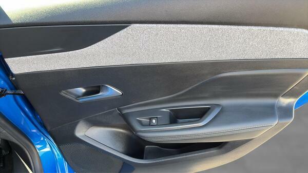 Peugeot 308 115Kw Allure 54Kwh 2024 Grey #37