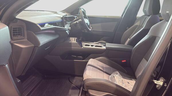Vauxhall Grandland 73Kwh Ultimate Suv White #31