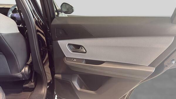 Vauxhall Grandland 73Kwh Ultimate Suv White #38