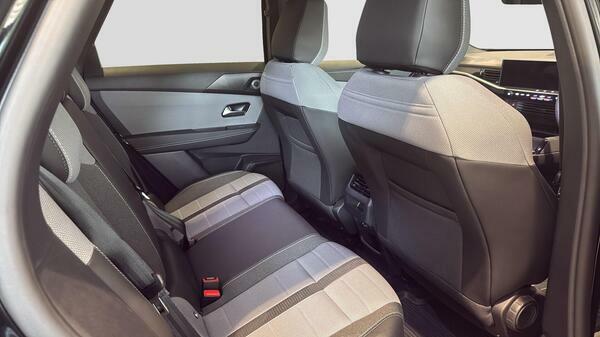 Vauxhall Grandland 73Kwh Ultimate Suv White #37