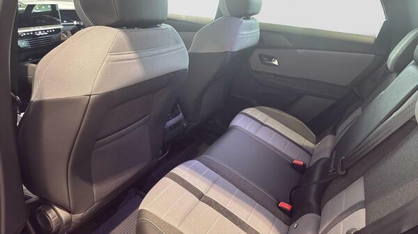 Vauxhall Grandland 73Kwh Ultimate Suv White #40