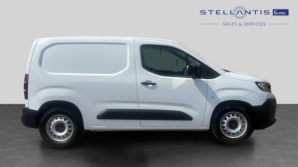 Peugeot E-Partner 800 52Kwh Professional Standard Panel Van Elec YB74JZG #2