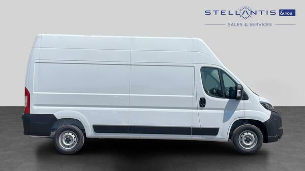 Peugeot Boxer 2.2 Bluehdi 335 Professional Panel Van #2