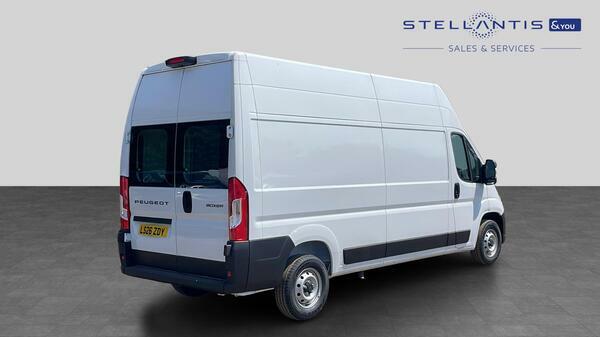 Peugeot Boxer 2.2 Bluehdi 335 Professional Panel Van #3