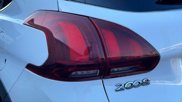 Peugeot 2008 1.2 Puretech Allure Premium Suv #5