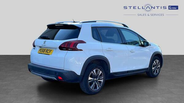 Peugeot 2008 1.2 Puretech Allure Premium Suv #3