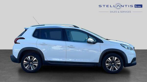 Peugeot 2008 1.2 Puretech Allure Premium Suv #2