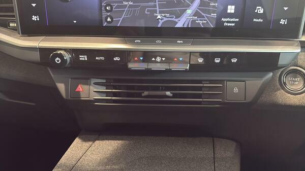 Vauxhall Grandland 1.2 Ultimate Suv Hybrid E-dct Euro 6 S Black #24