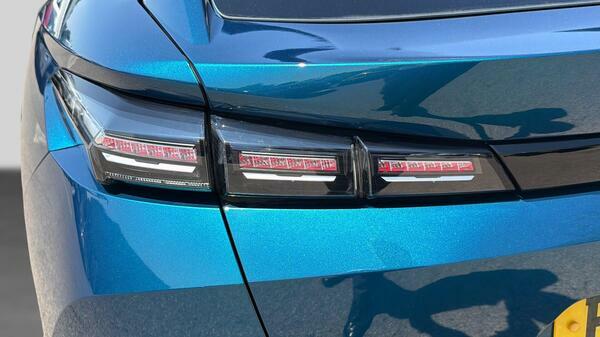 Peugeot 408 1.6 12.4Kwh Allure Fastback Plug-in Hyb  #5