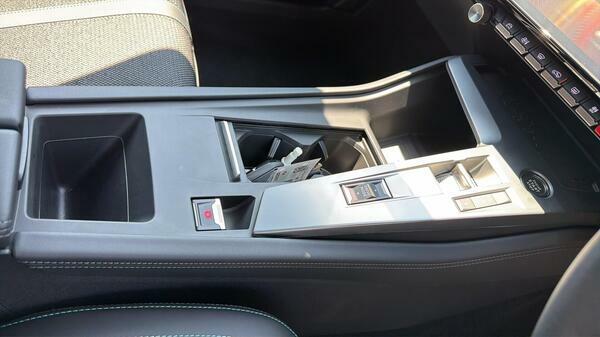 Peugeot 408 1.2 Puretech Allure Fastback Eat Euro 6  #26