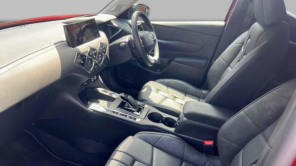 DS DS 3 E-tense 54Kwh Performance Line Grey #28