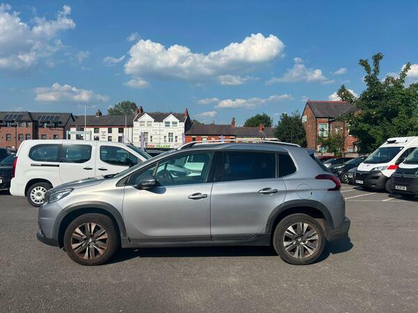 Peugeot 2008 1.2 Puretech Allure Premium Suv  #4