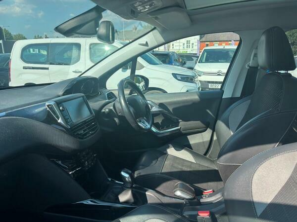 Peugeot 2008 1.2 Puretech Allure Premium Suv  #5