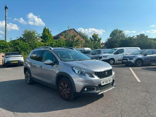 Peugeot 2008 1.2 Puretech Allure Premium Suv  #2