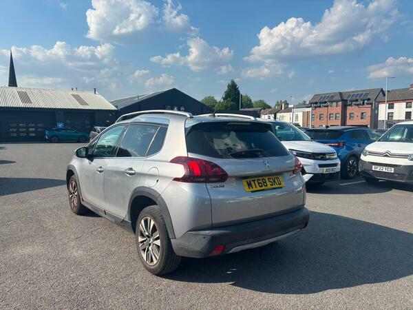 Peugeot 2008 1.2 Puretech Allure Premium Suv  #3