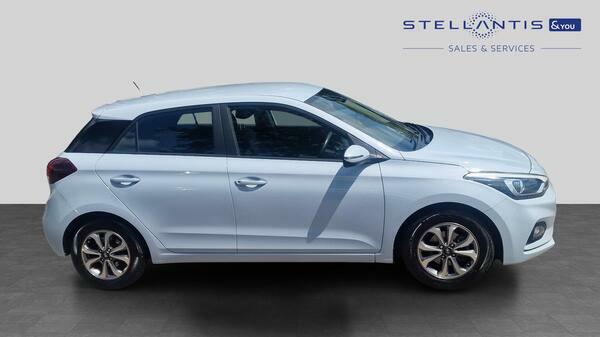 Hyundai I20 1.2 Se Launch Edition Hatchback #2