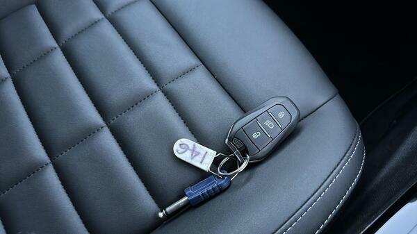 Citroen e-C4 Max Red #36
