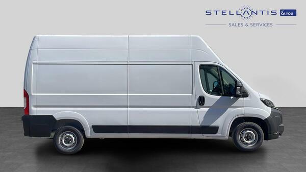 Peugeot Boxer 2.2 Bluehdi 335 Professional Panel Van  #2